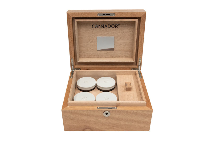 4-strain  with nook cannabis storage box